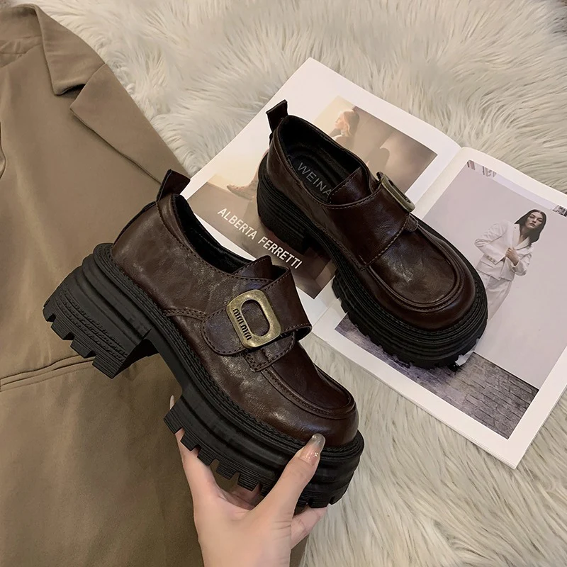 Damen Trendige Stiefeletten mit robuster Profilsohle und modischem Riemenverschluss Heidi Mode - Image 7