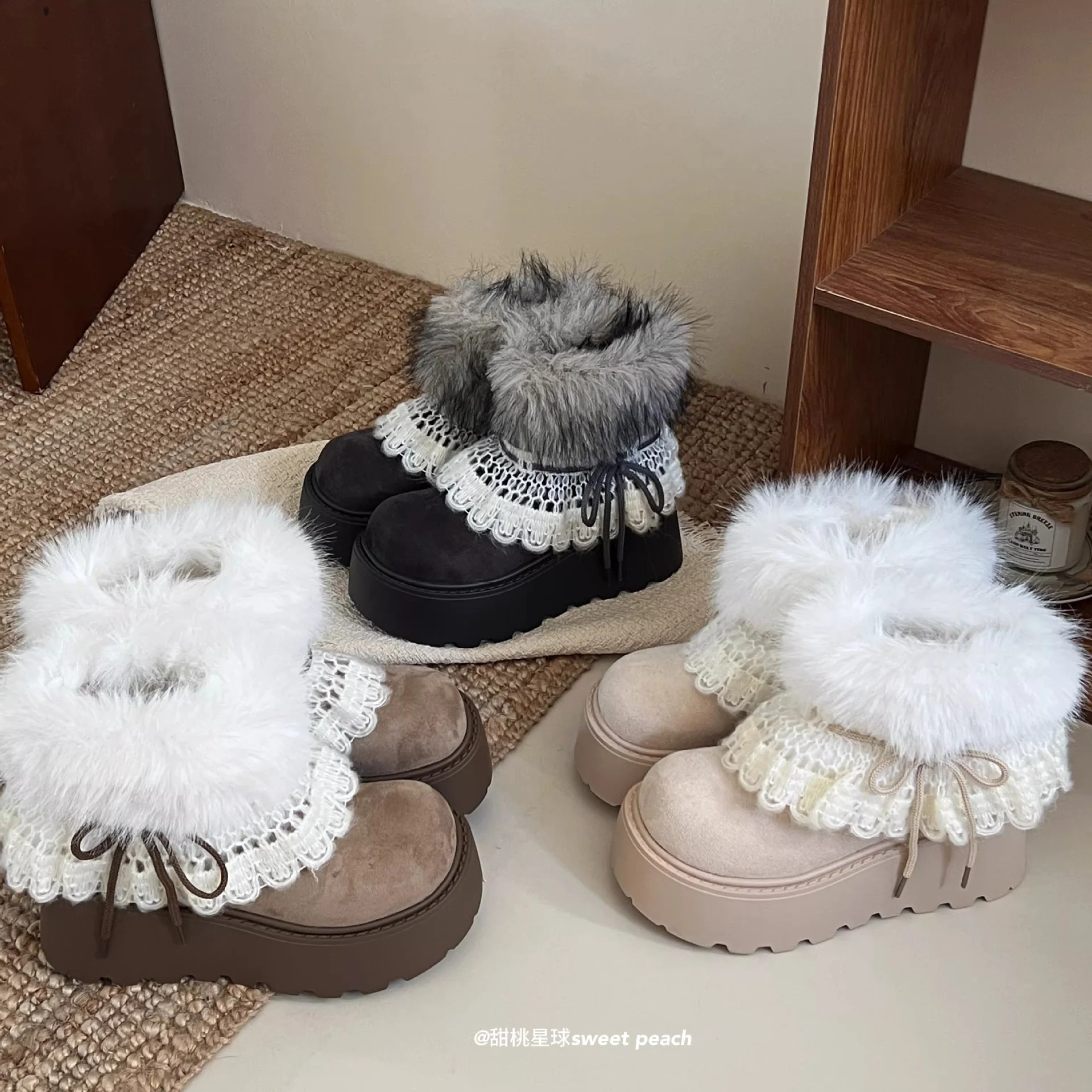Damen Trendige Winterstiefel mit kuscheligem Kunstfellrand und dekorativer Spitzenverzierung Heidi Mode - Image 2
