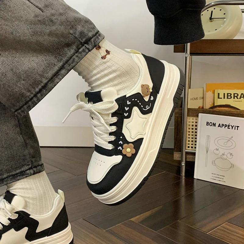 Damen Trendy Sneakers mit verspieltem Design und komfortablem Sohlenprofil Heidi Mode - Image 4