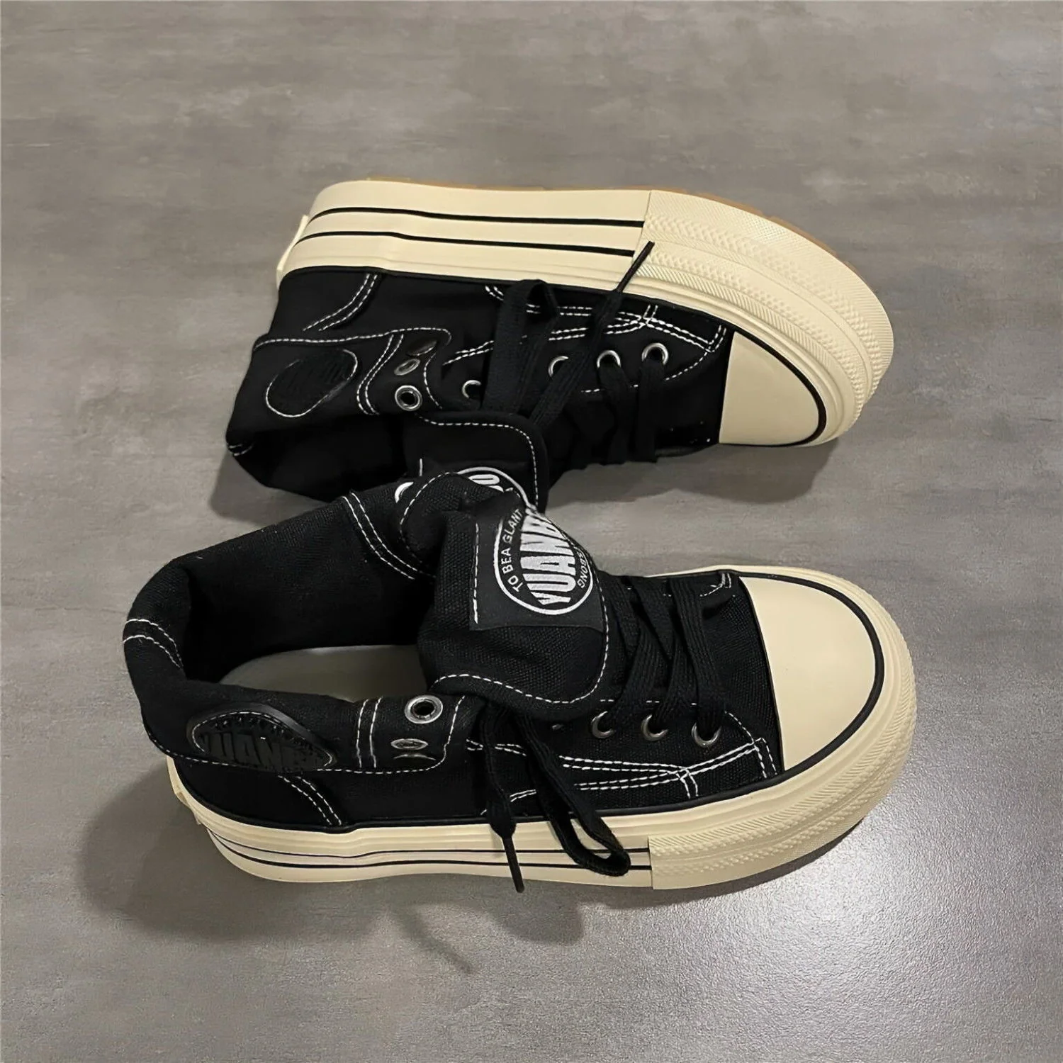 Damen Urbaner High-Top Sneaker mit stylischer Zierschnürung Heidi Mode - Image 4