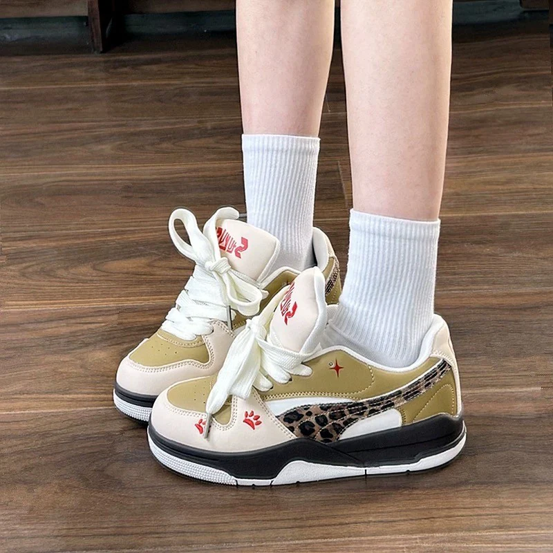 Damen Urbaner Sportlicher Sneaker mit kreativen Akzenten Heidi Mode