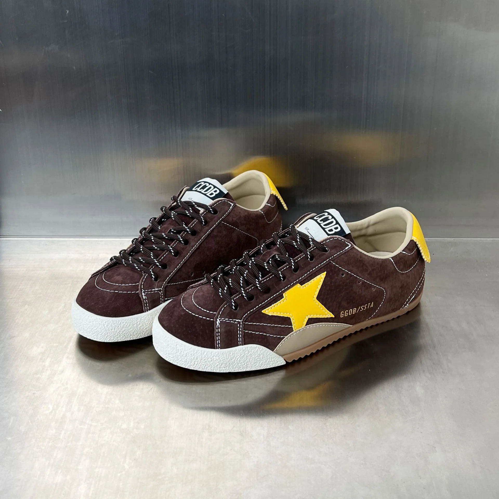 Damen Veloursleder Sneakers mit reflektierenden Akzenten und bequemer Sohle Heidi Mode - Image 2