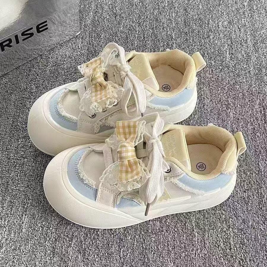 Damen verspielte Sneaker mit dekorativen Rüschen und komfortabler Dämpfung Heidi Mode - Image 2