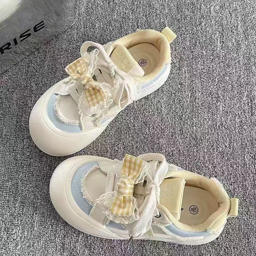 Damen verspielte Sneaker mit dekorativen Rüschen und komfortabler Dämpfung Heidi Mode - Image 3