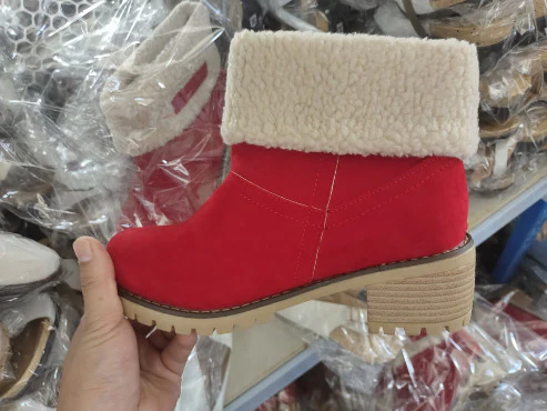 Damen warme Winterstiefel mit kuscheligem Kunstfellrand und robuster Profilsohle Heidi Mode - Image 6