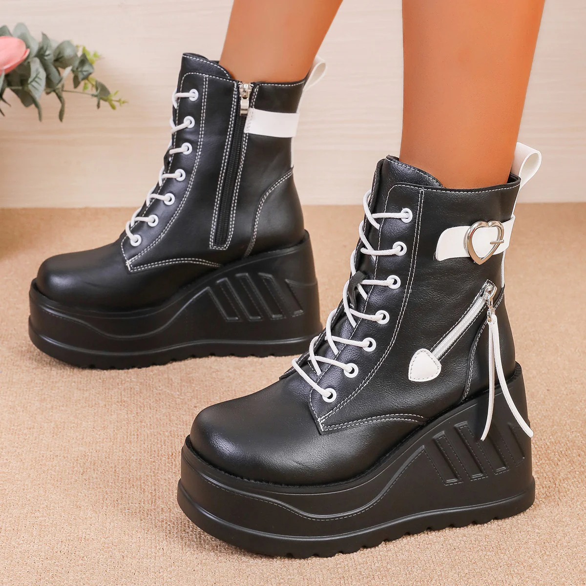 Damen Wedge-Stiefeletten mit hohem Plateau und modischen Details Heidi Mode - Image 3