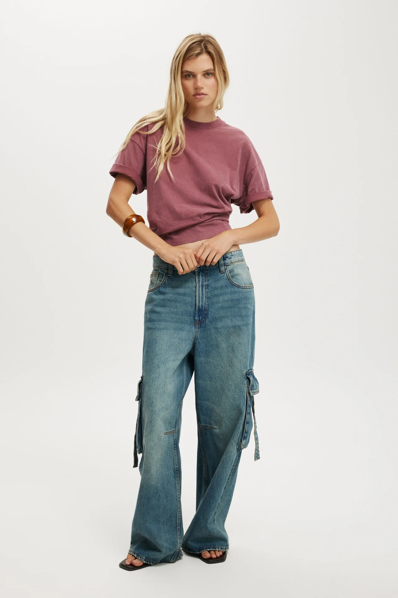 Damen Weite Cargo-Jeans mit praktischen Seitentaschen - Image 6