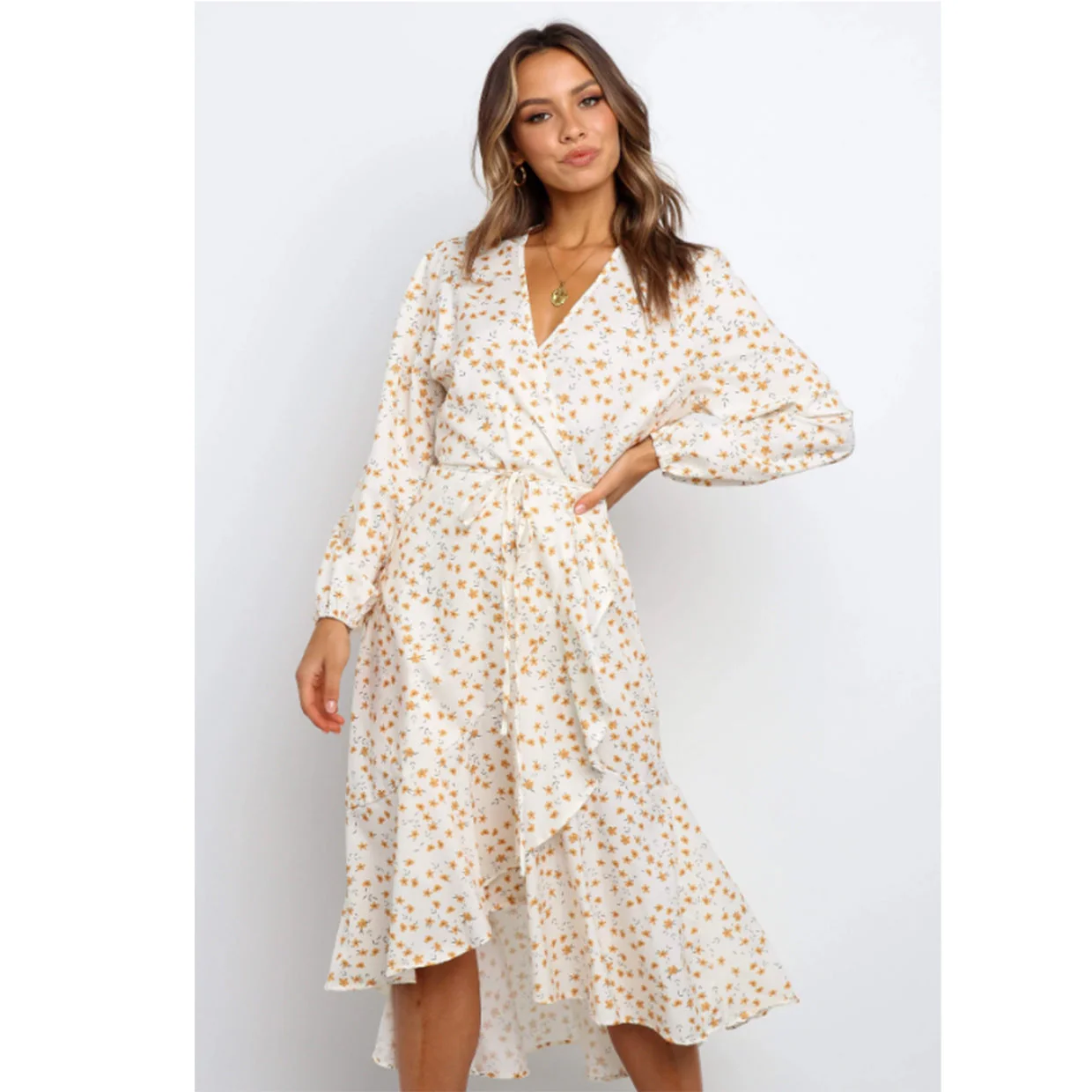 Damen Wickelkleid mit Voluminösen Ärmeln und Rüschensaum Heidi-Mode - Image 2