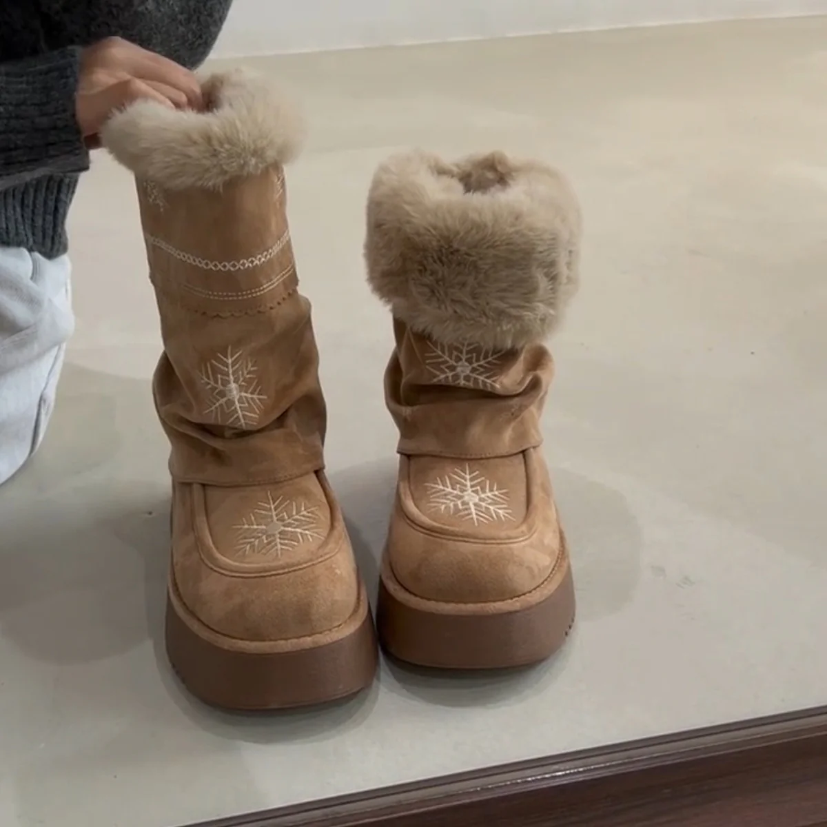 Damen Winterstiefel mit flauschigem Kragen und stilvollen Schneeflocken-Motiven Heidi Mode - Image 6