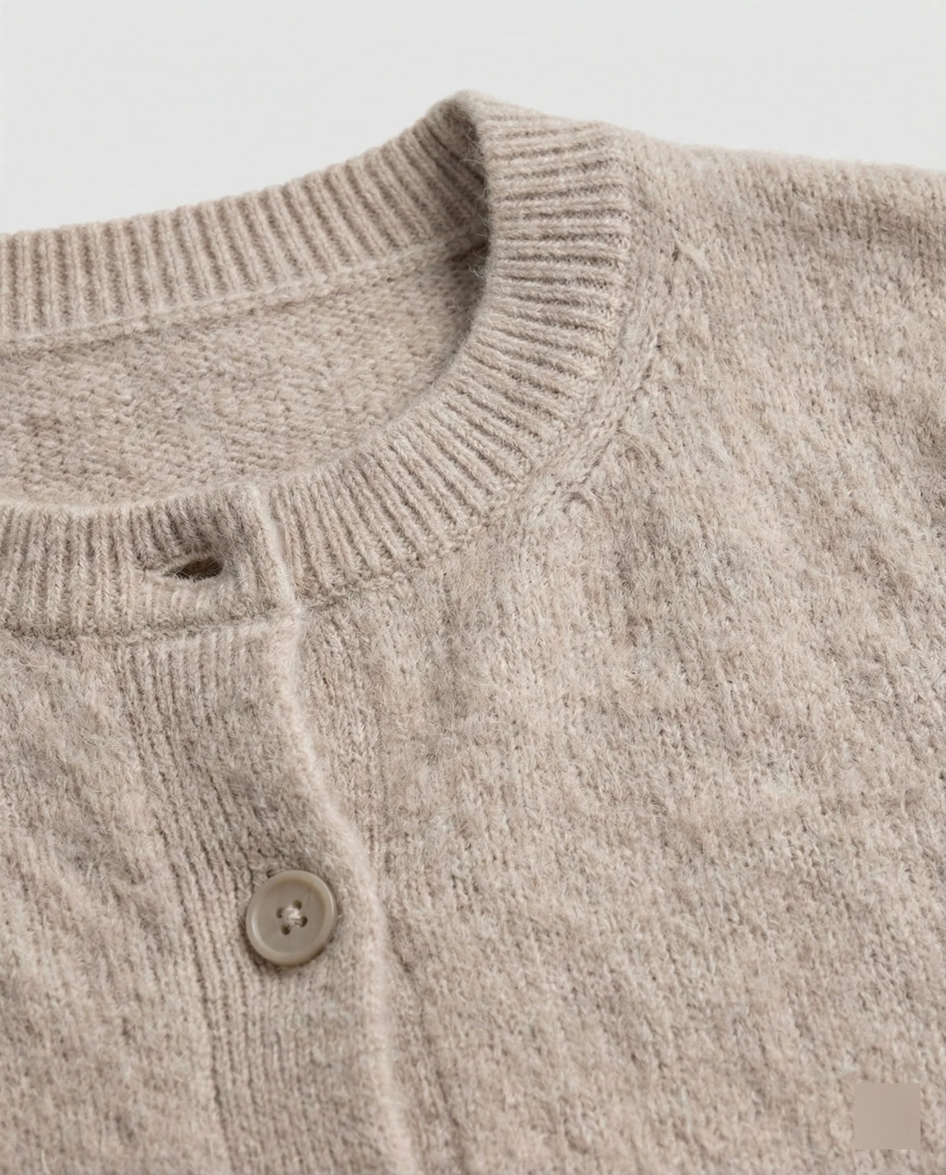 Eleganter Damen Strickcardigan aus weichem gebürstetem Kaschmir für den Herbst - Image 2