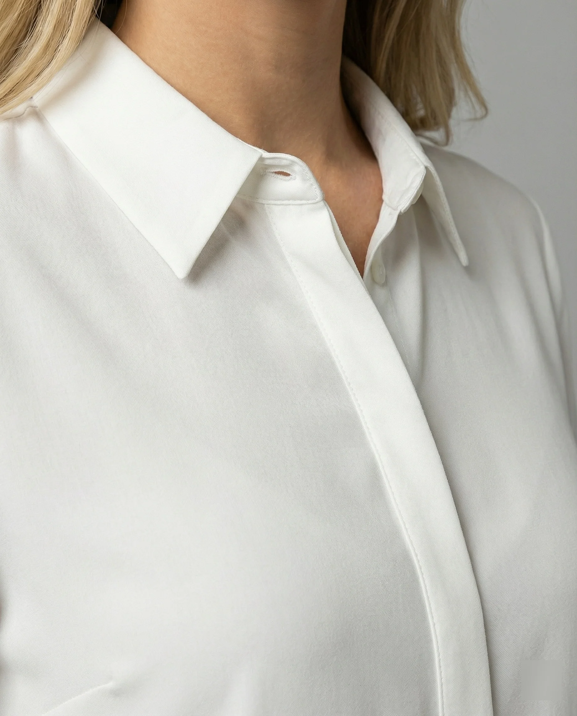 Elegantes minimalistisches Damenhemd mit Polokragen aus weichem Baumwollmix - Image 2