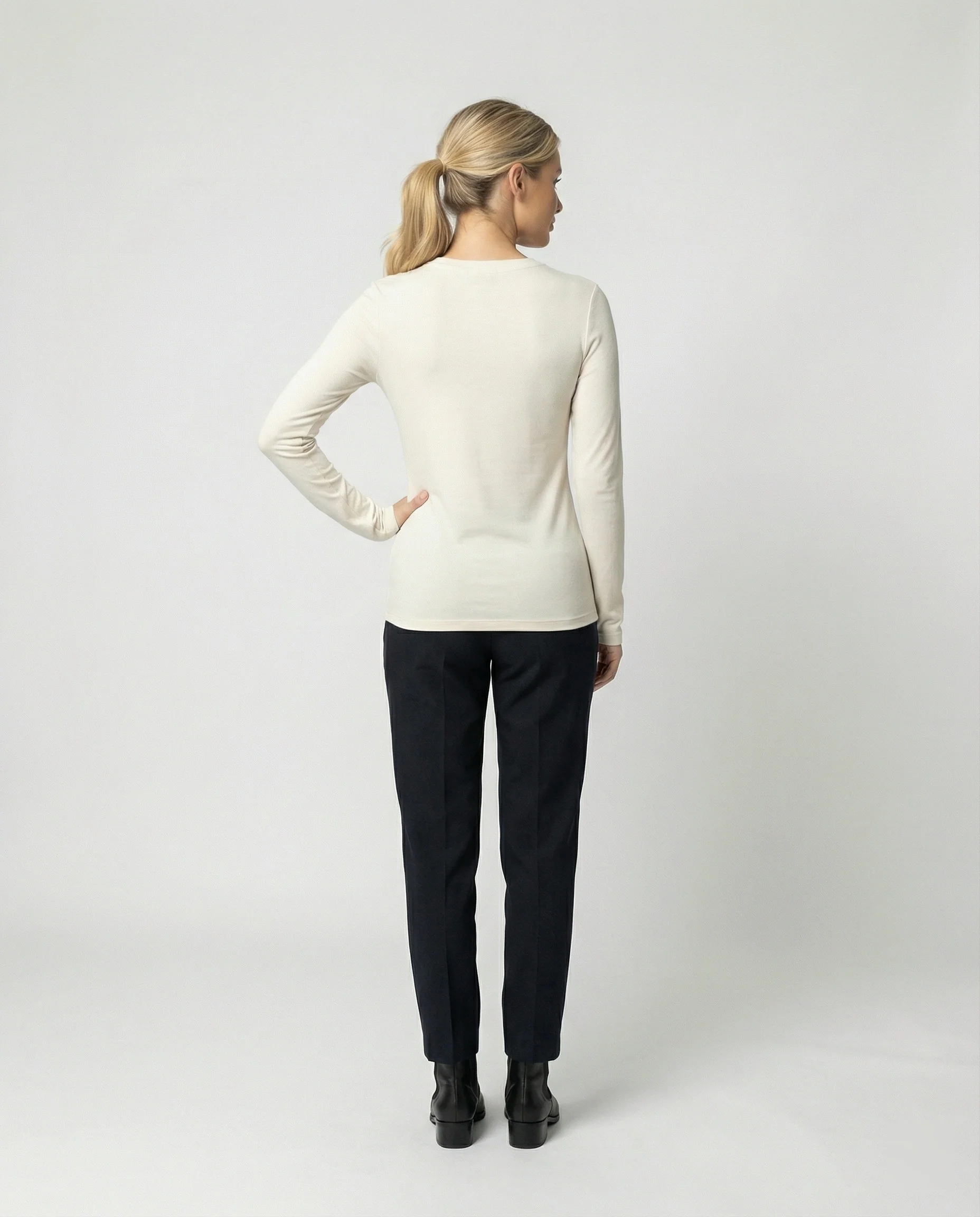 Enganliegendes Damen Langarmshirt Weiß – Dünnes Basic Oberteil für Style - Image 3