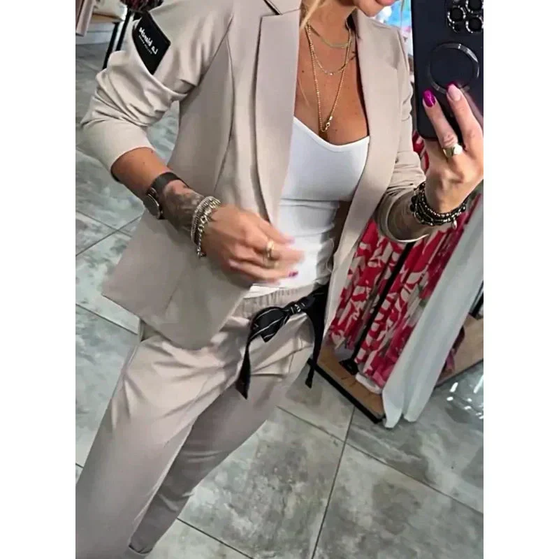 Heidi-Mode | 2-Teiliges Set Bestehend Aus Einem Lässigen Blazer und Einer Hose - Image 2