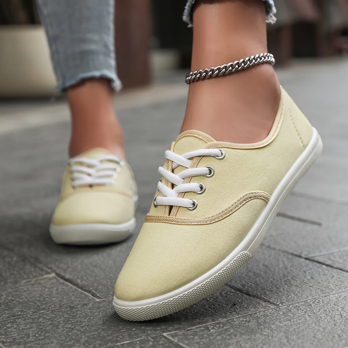 Heidi-Mode | Bequeme Niedrige Canvas Schnürschuhe - Image 10