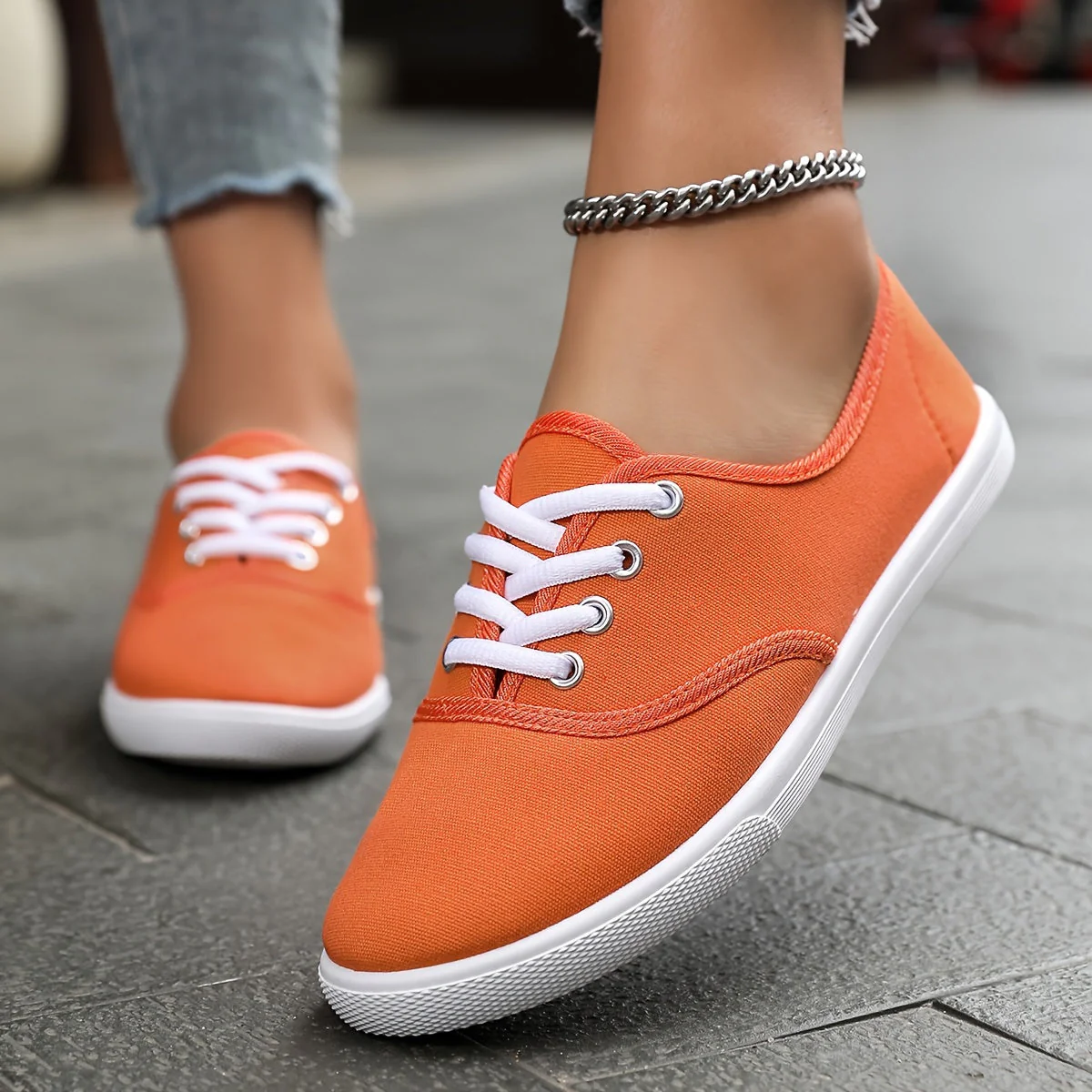 Heidi-Mode | Bequeme Niedrige Canvas Sneakers In Weiß - Image 10