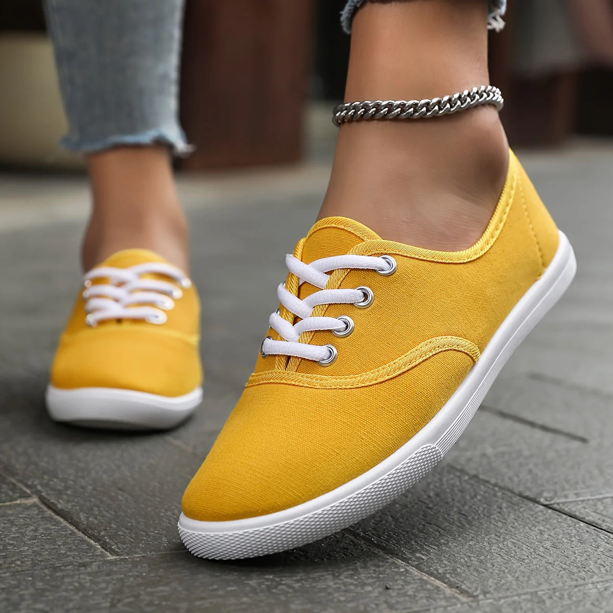 Heidi-Mode | Bequeme Niedrige Canvas Sneakers In Weiß - Image 11