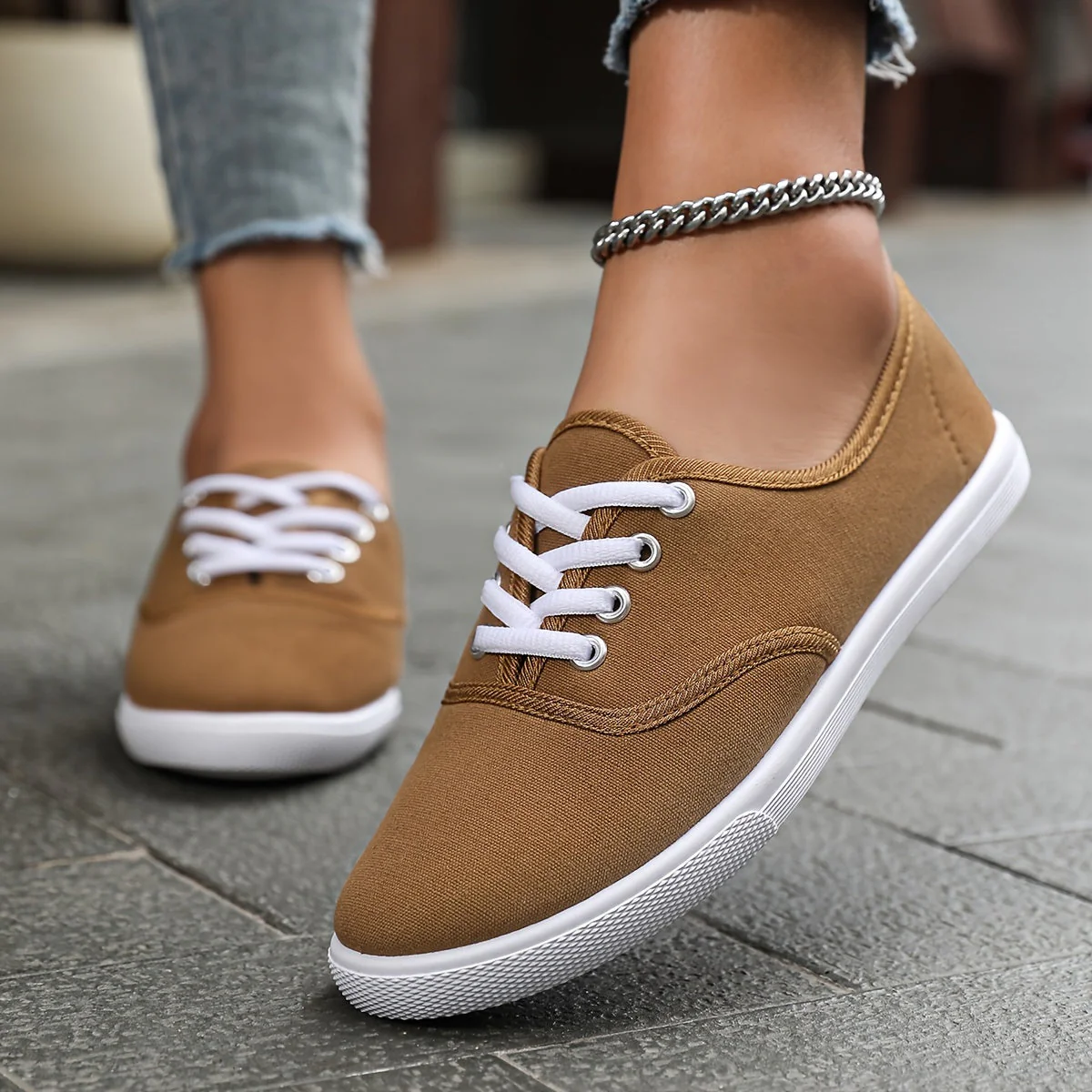 Heidi-Mode | Bequeme Niedrige Canvas Sneakers In Weiß - Image 14