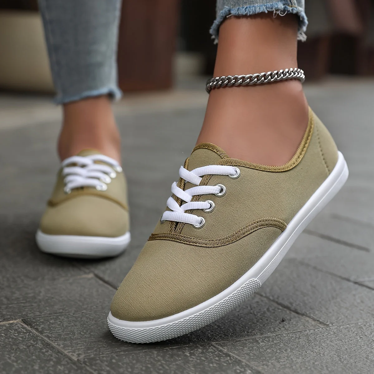 Heidi-Mode | Bequeme Niedrige Canvas Sneakers In Weiß - Image 17