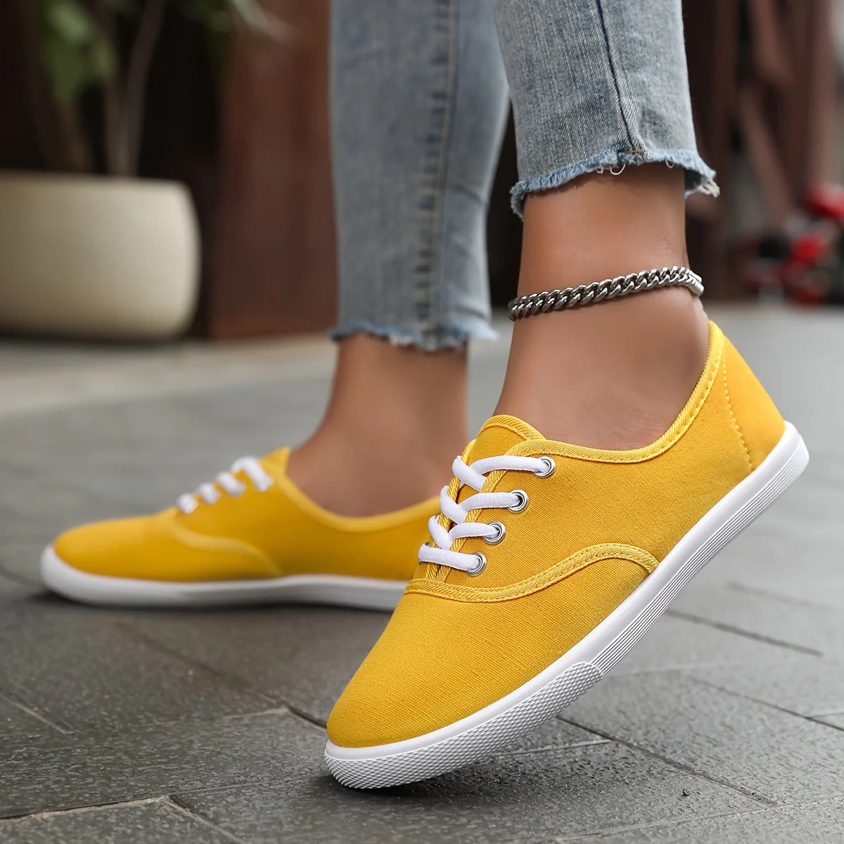 Heidi-Mode | Bequeme Niedrige Canvas Sneakers In Weiß - Image 5