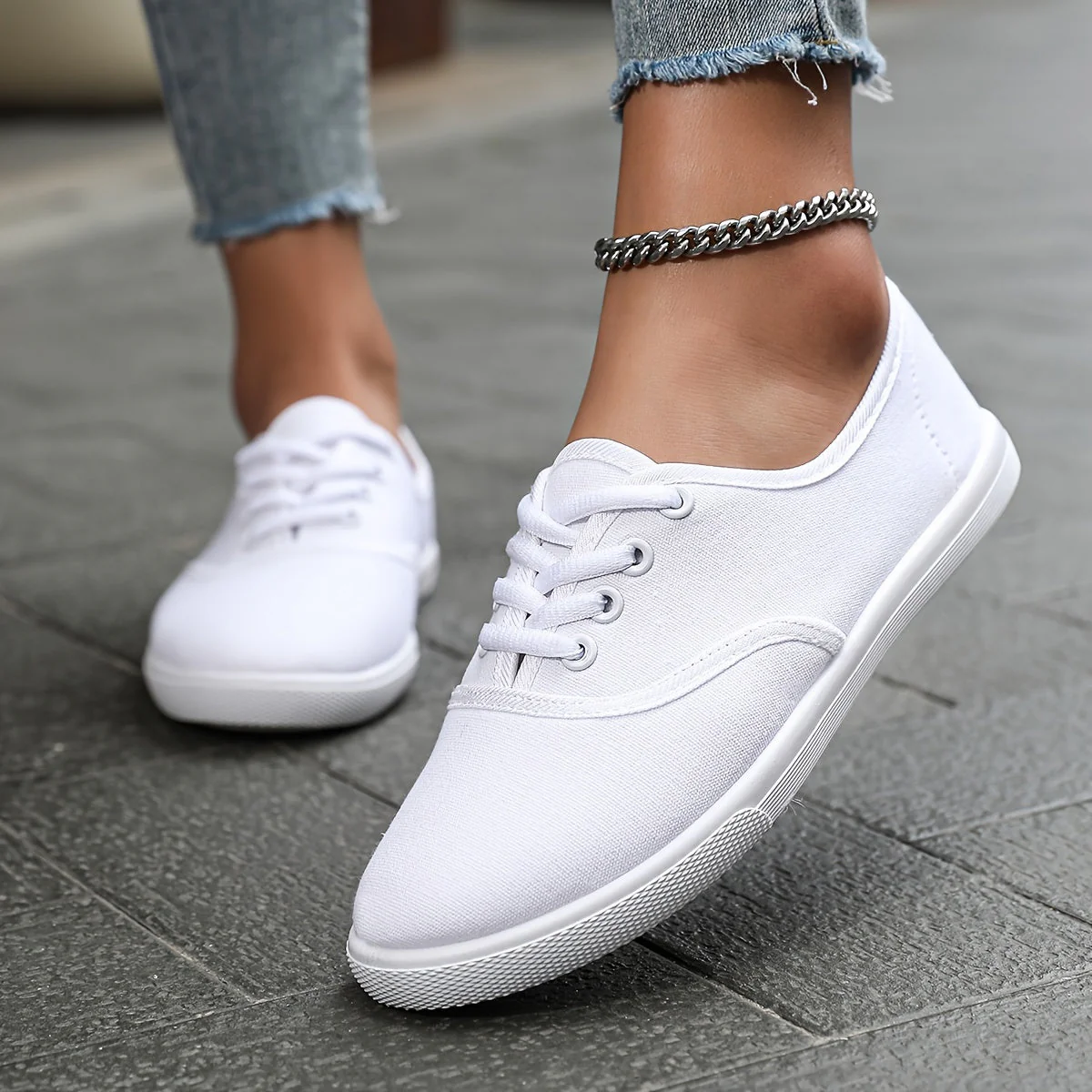 Heidi-Mode | Bequeme Niedrige Canvas Sneakers In Weiß - Image 9