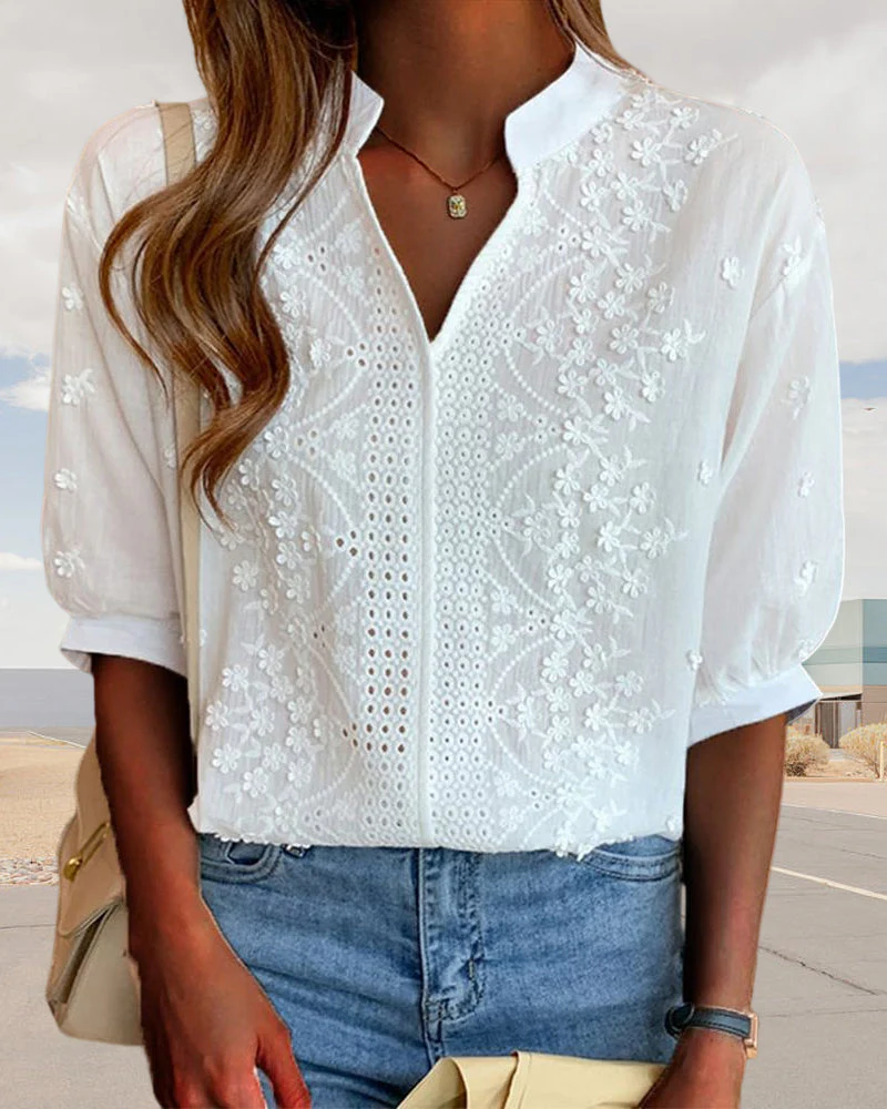 Heidi-Mode | Bestickte V-Ausschnitt Bluse - Image 2
