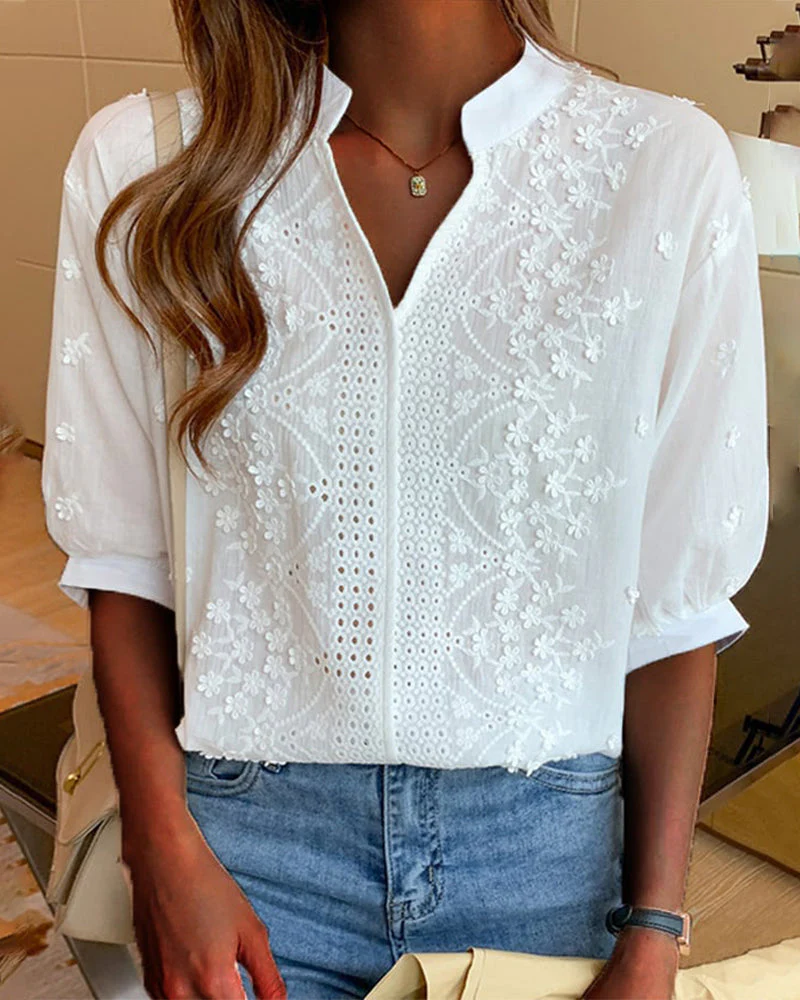 Heidi-Mode | Bestickte V-Ausschnitt Bluse - Image 6
