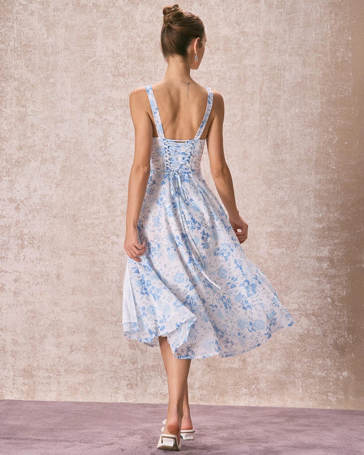 Heidi-Mode | Blaues Midikleid mit Blumenmuster und Quadratischem Ausschnitt - Image 7