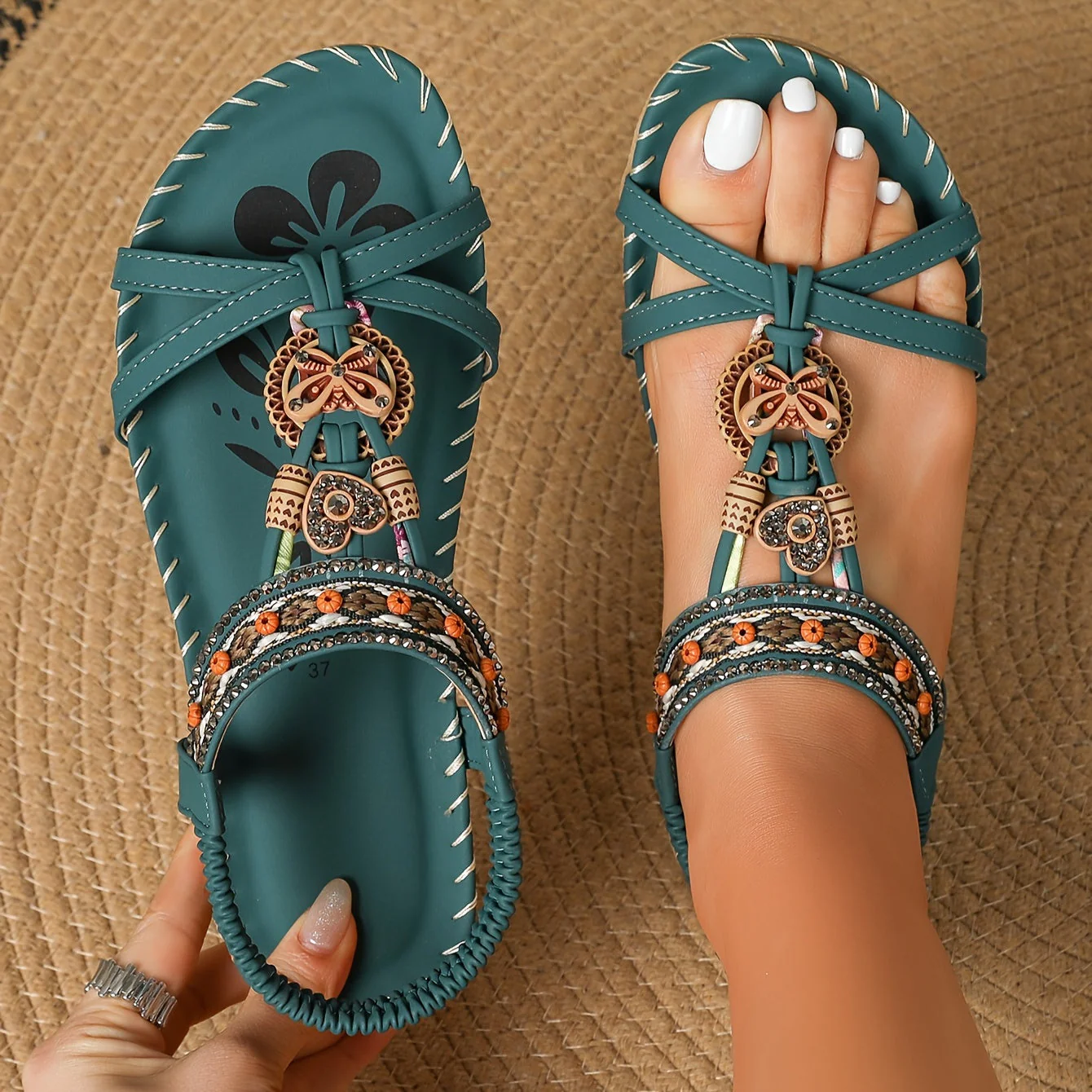 Heidi-Mode | Boho Sandalen mit Strass und Ethnischen Details - Image 6
