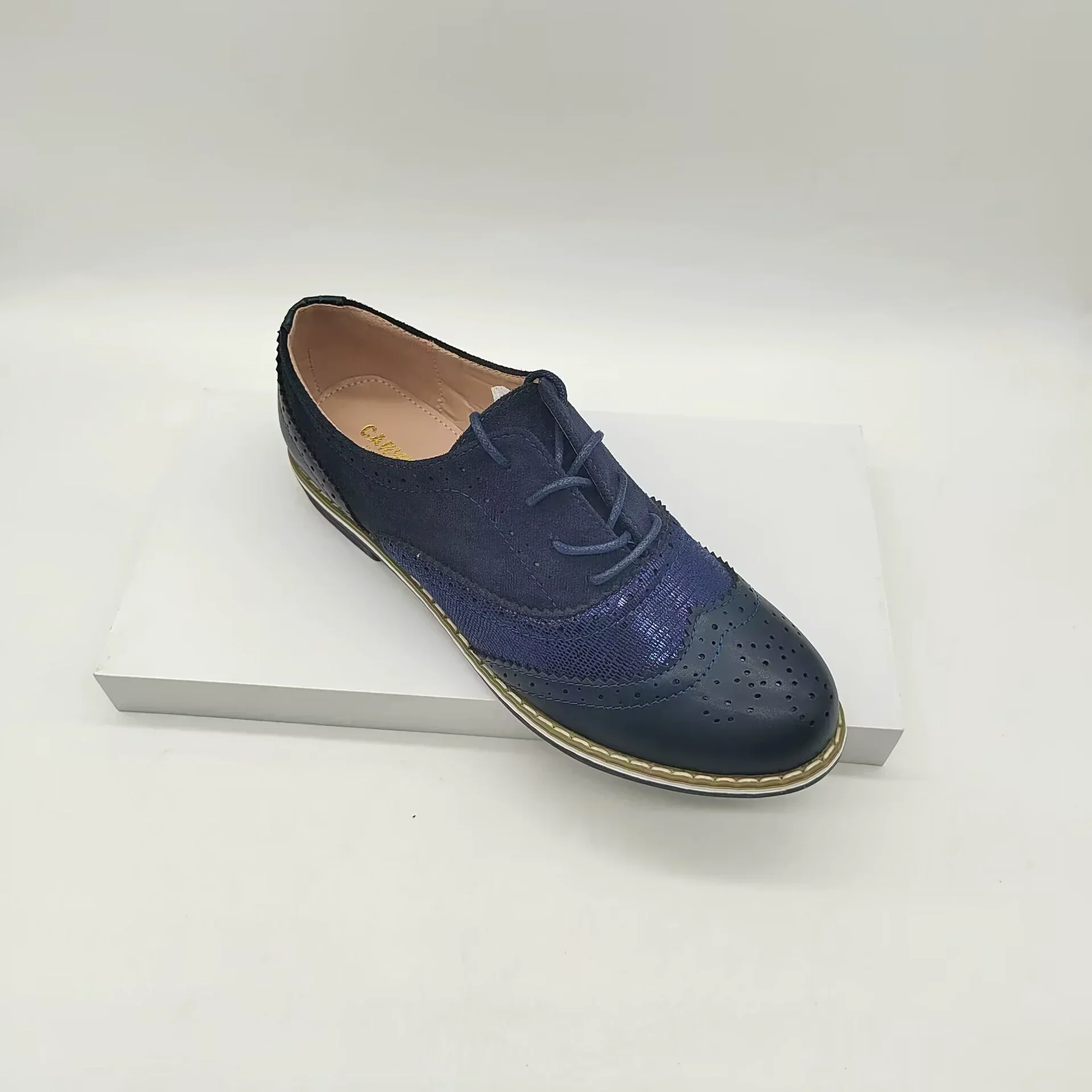 Heidi-Mode | Brogues Schuhe Echtes Leder Klassische Schnürung Elegantes Perforiertes Design - Image 3