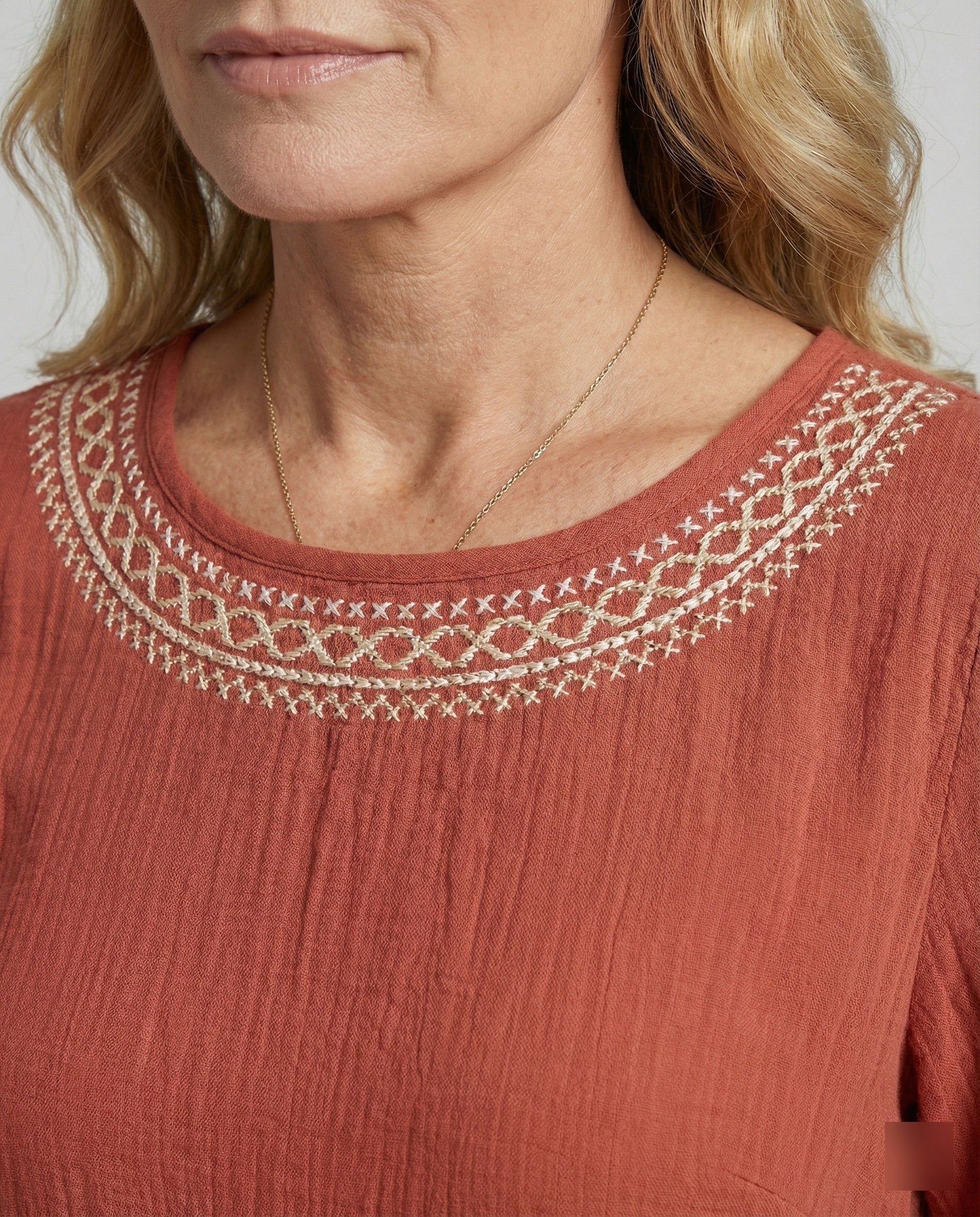 Heidi-Mode - Damen Besticktes Baumwoll-Leinen Kleid, Luftig & Locker Geschnitten - Image 2