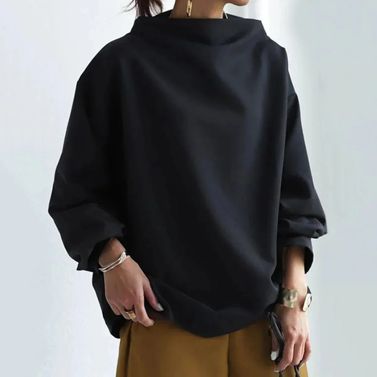 Heidi-Mode | Damen Minimalistisches Lockeres Schwarzes Oberteil für Vielseitigen Stil - Image 5