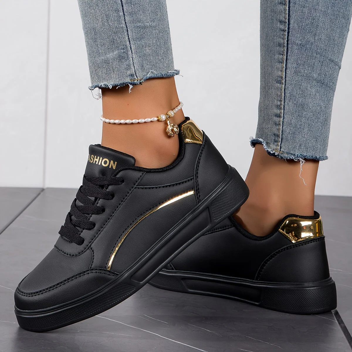 Heidi-Mode | Damen Sneaker In Einfarbiger Ausführung mit Schnürsenkeln und Weicher Sohle - Image 9