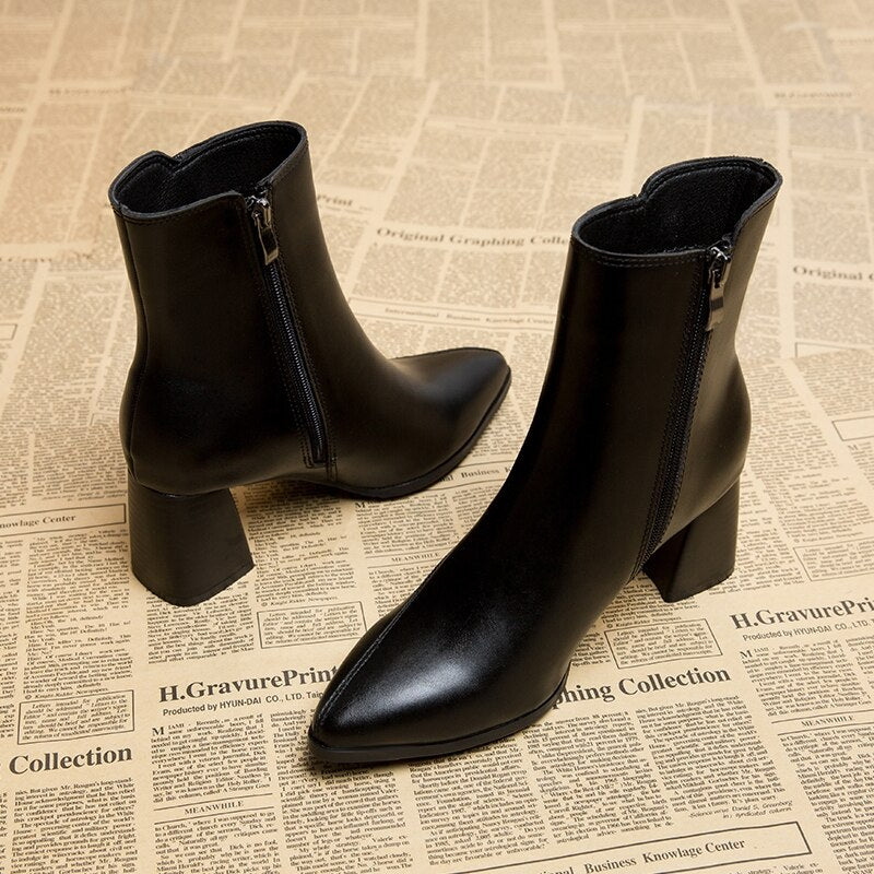 Heidi-Mode | Damen Stiefeletten Im Stil - Schlanke Silhouette für Zeitlose Eleganz - Image 4