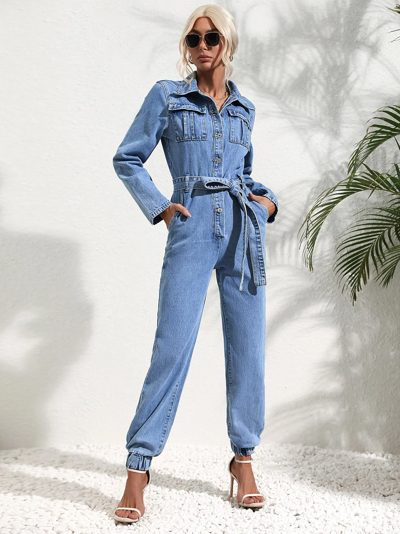 Heidi-Mode | Denim Overall Knopfront Klappentaschen Passender Gürtel Gekrempelte Ärmel - Image 7