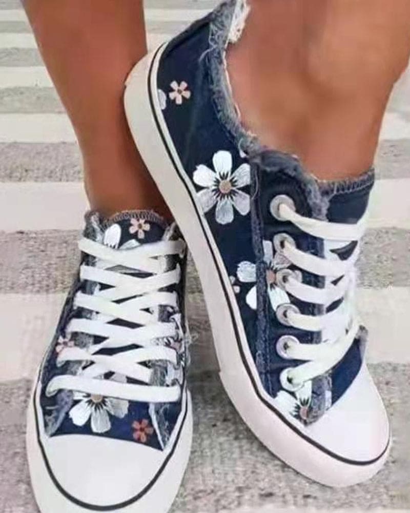 Heidi-Mode | Denim Sneakers mit Blumen - Image 2