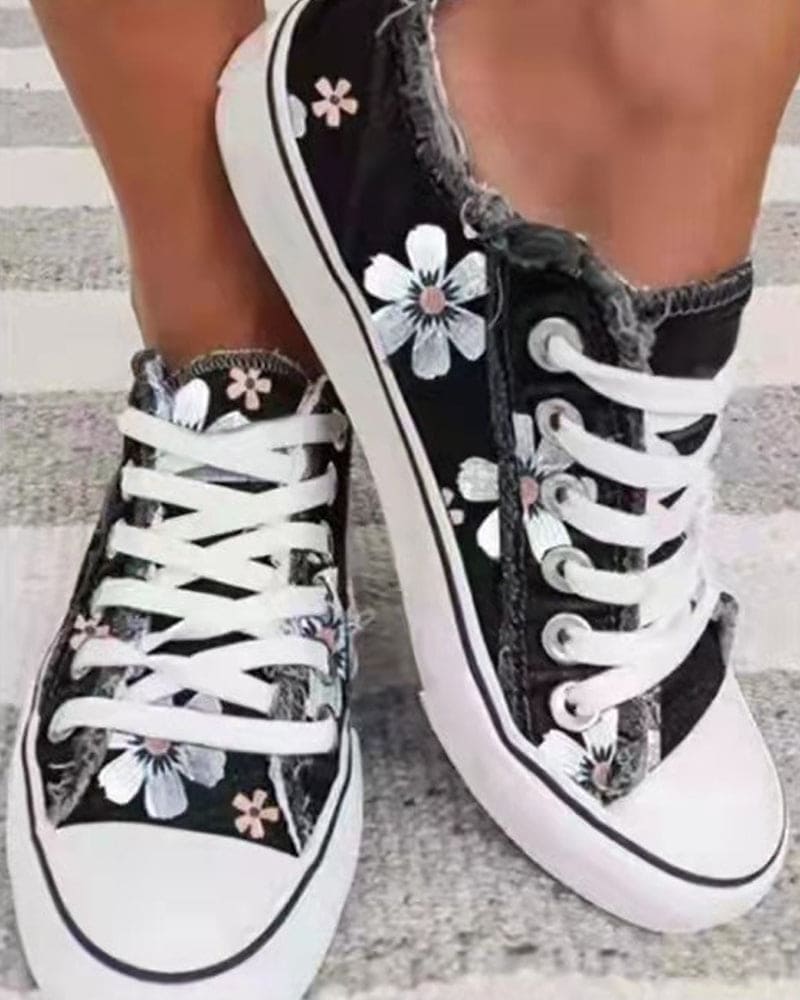 Heidi-Mode | Denim Sneakers mit Blumen - Image 3