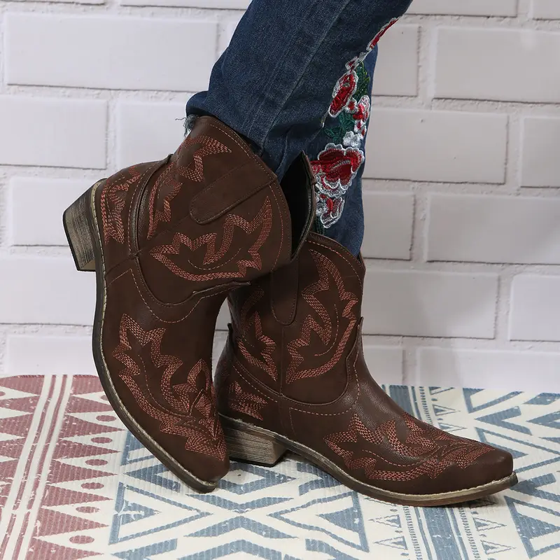 Heidi-Mode | Elegant Gestickte Western Stiefeletten - Image 2