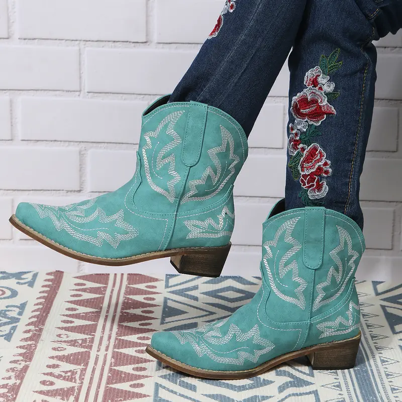 Heidi-Mode | Elegant Gestickte Western Stiefeletten - Image 9