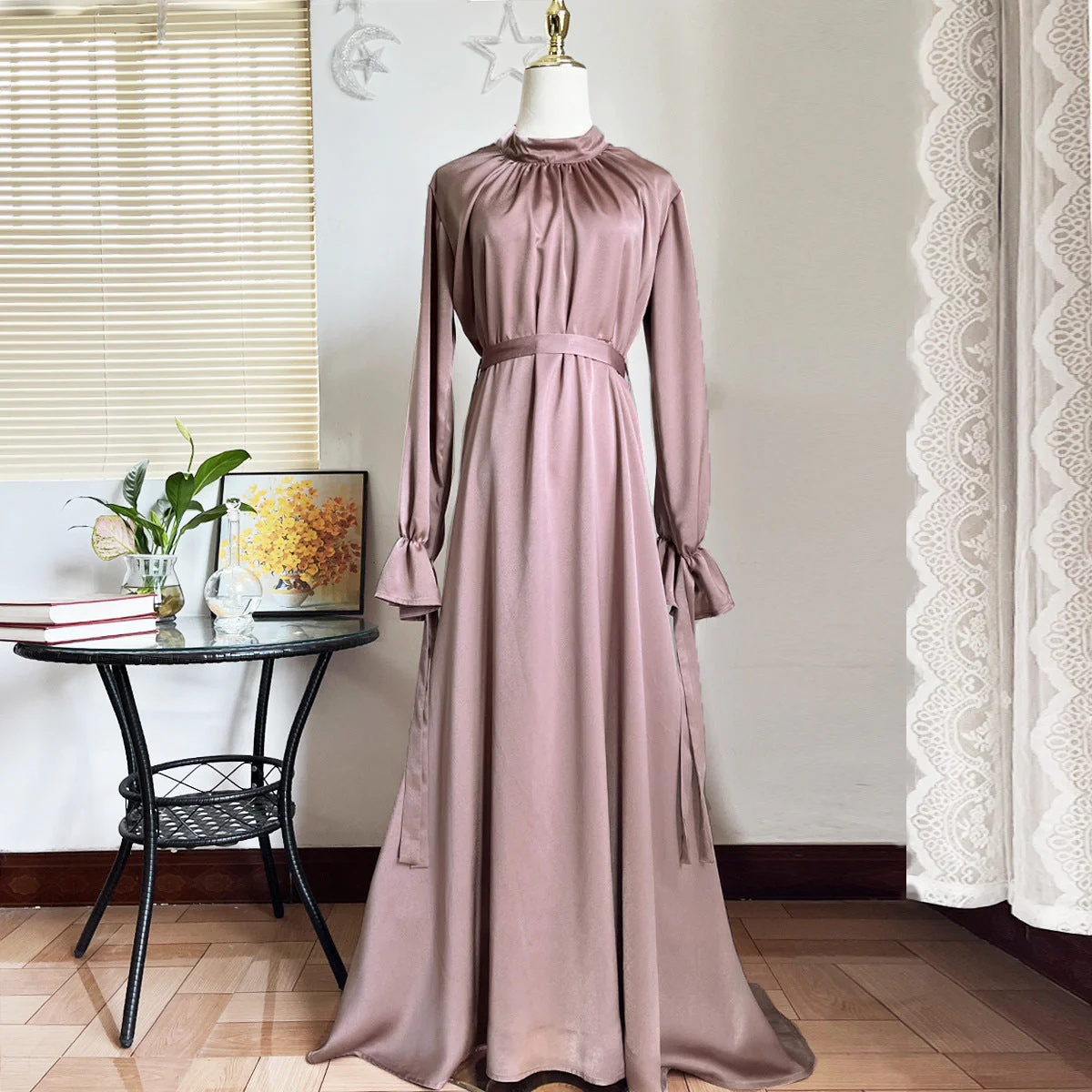 Heidi-Mode | Elegant Satin Gebundenes Kleid - Image 8