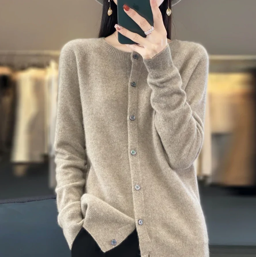 Heidi-Mode | Elegante Damenstrickjacke für Ultimativen Komfort - Image 6