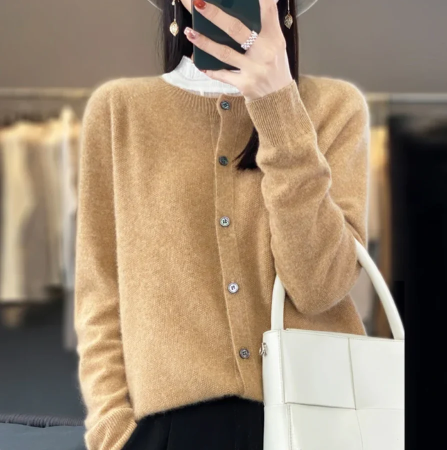 Heidi-Mode | Elegante Damenstrickjacke für Ultimativen Komfort - Image 9