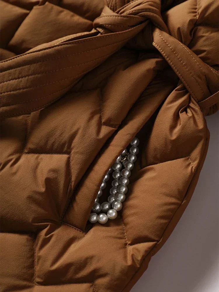 Heidi-Mode | Elegante Daunenjacke mit Gürtel - Image 4