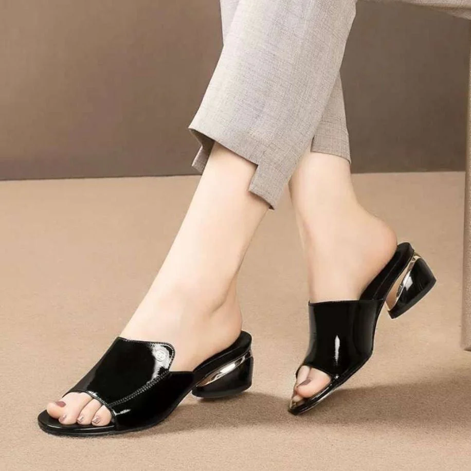 Heidi-Mode | Elegante Pantoletten mit Glänzendem Finish - Image 3