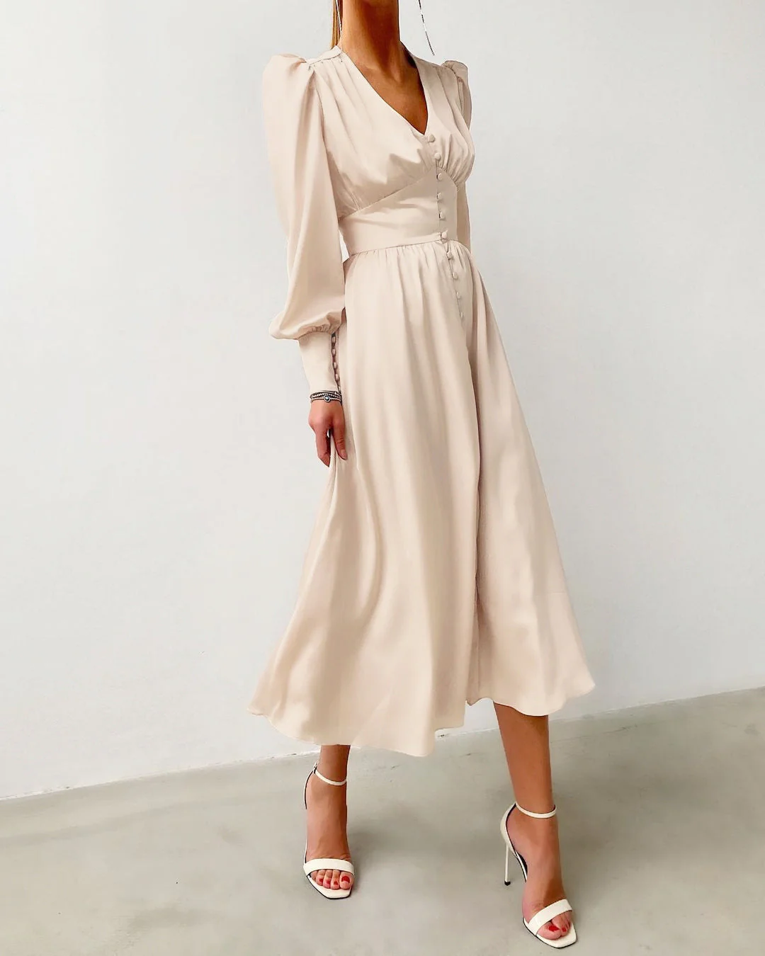 Heidi-Mode | Elegante Satinkleider - Image 3