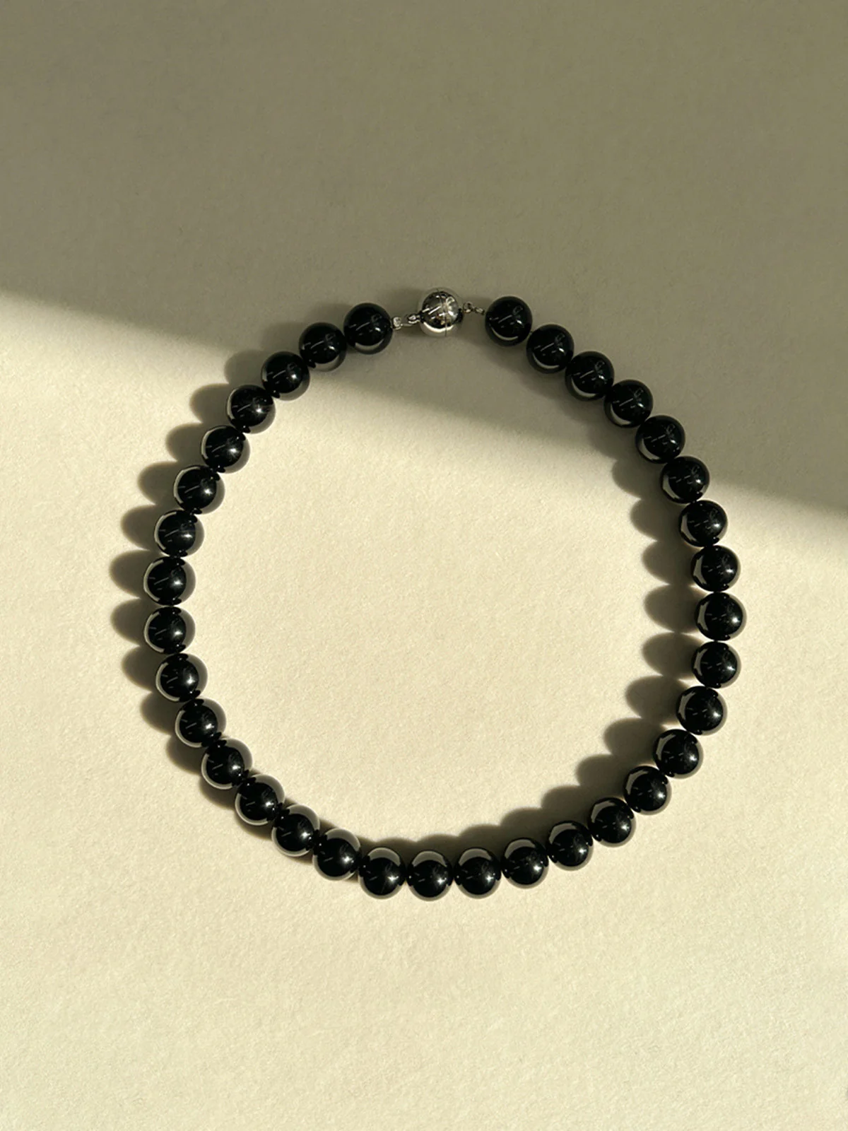 Heidi-Mode | Elegante Schwarze Perlenkette mit Edlem Charme für Damen - Image 3