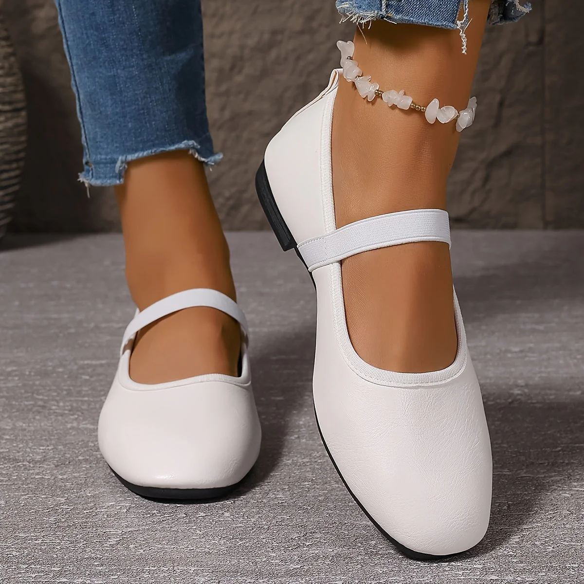 Heidi-Mode | Elegante Weiße Mary Jane Ballerinas - Image 2