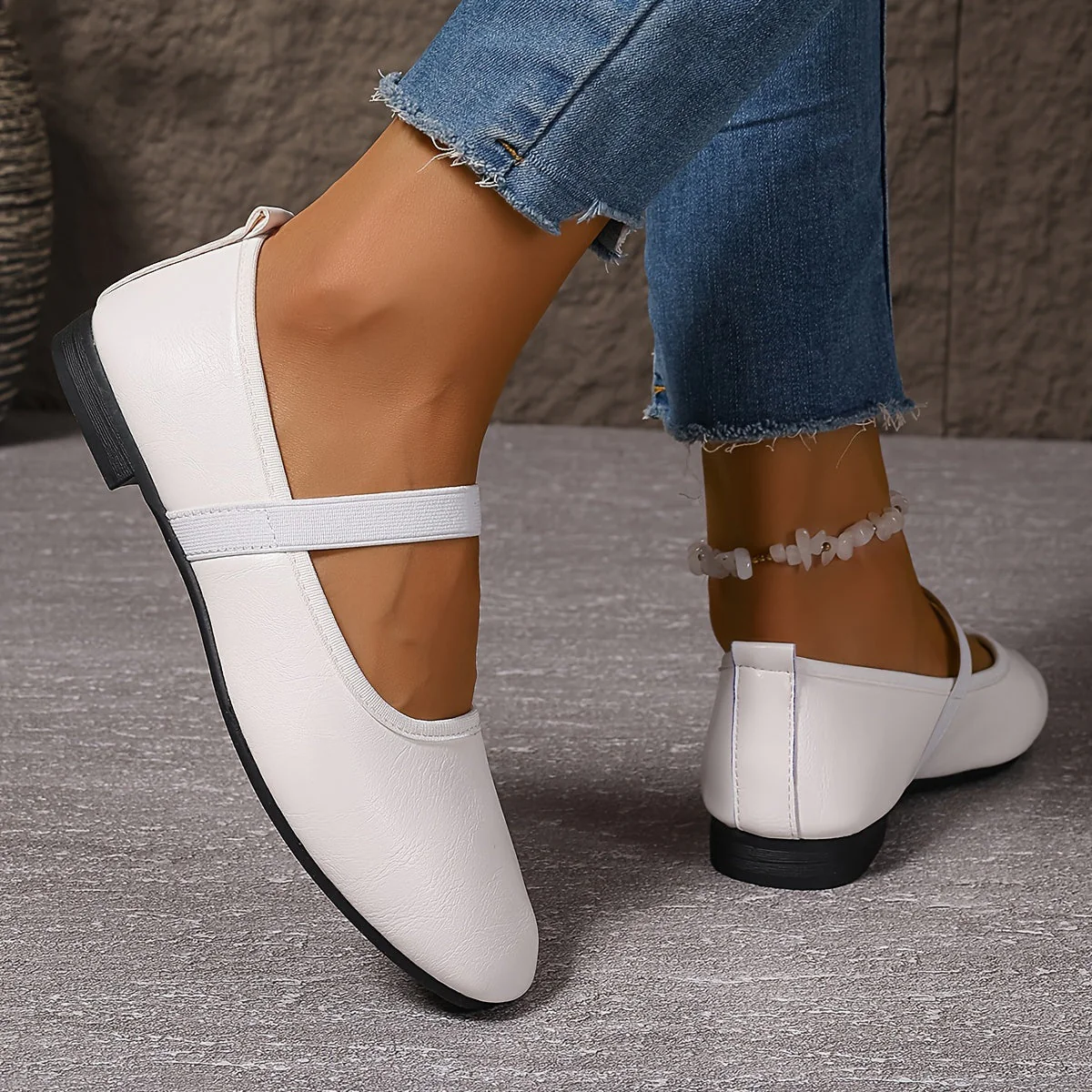 Heidi-Mode | Elegante Weiße Mary Jane Ballerinas - Image 4