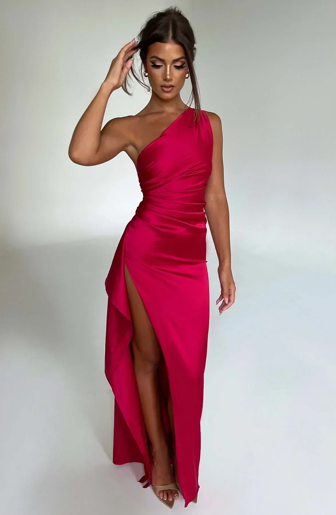 Heidi-Mode | Elegantes One Shoulder Satin Split Kleid - Image 3