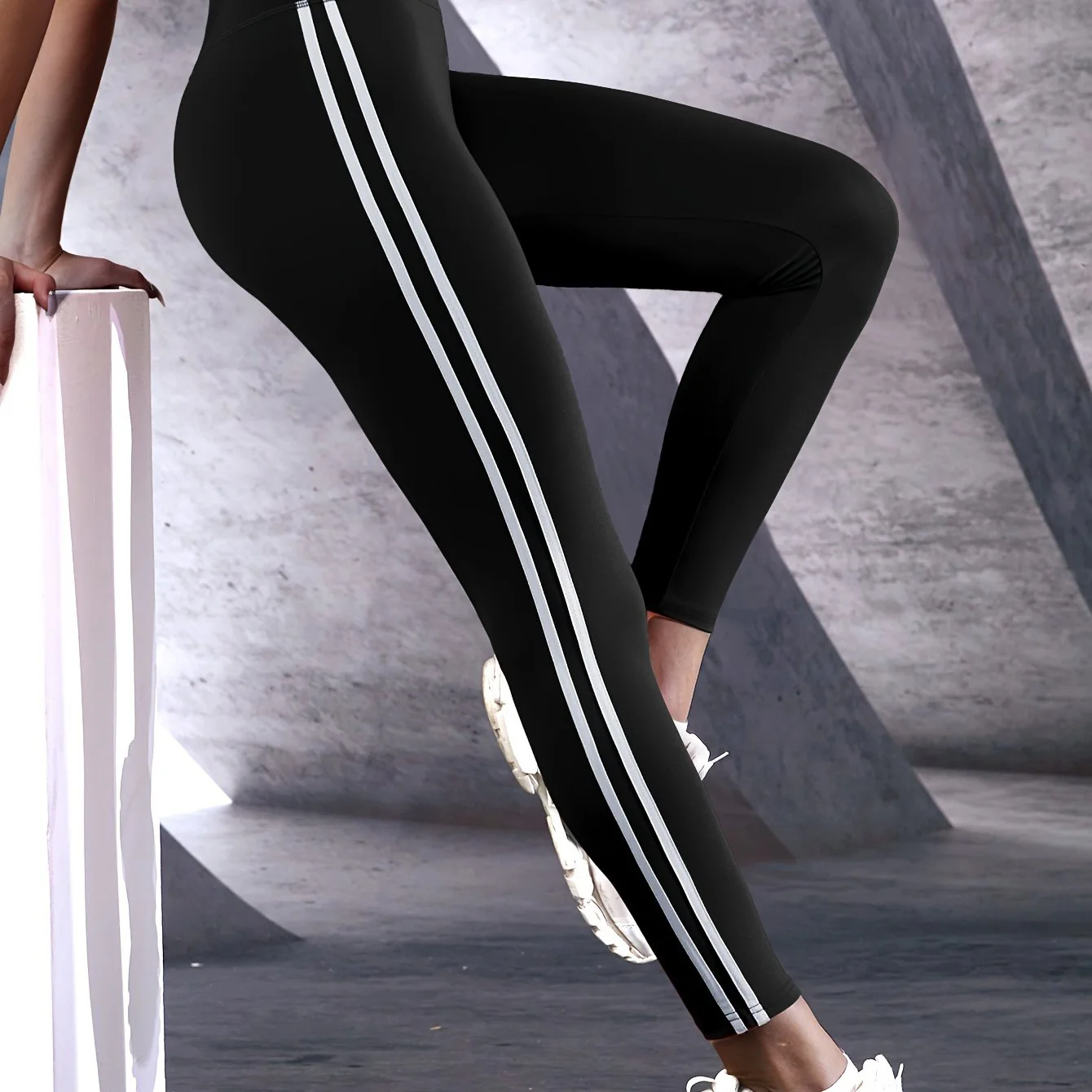 Heidi-Mode | Feuchtigkeitsableitende Yogaleggings mit Hohem Bund - Image 10