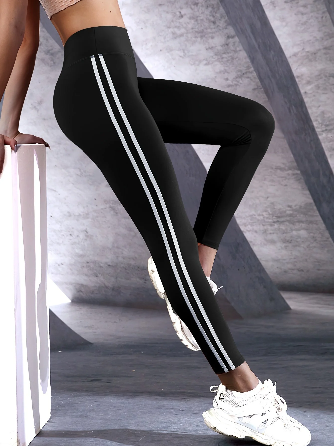 Heidi-Mode | Feuchtigkeitsableitende Yogaleggings mit Hohem Bund - Image 4